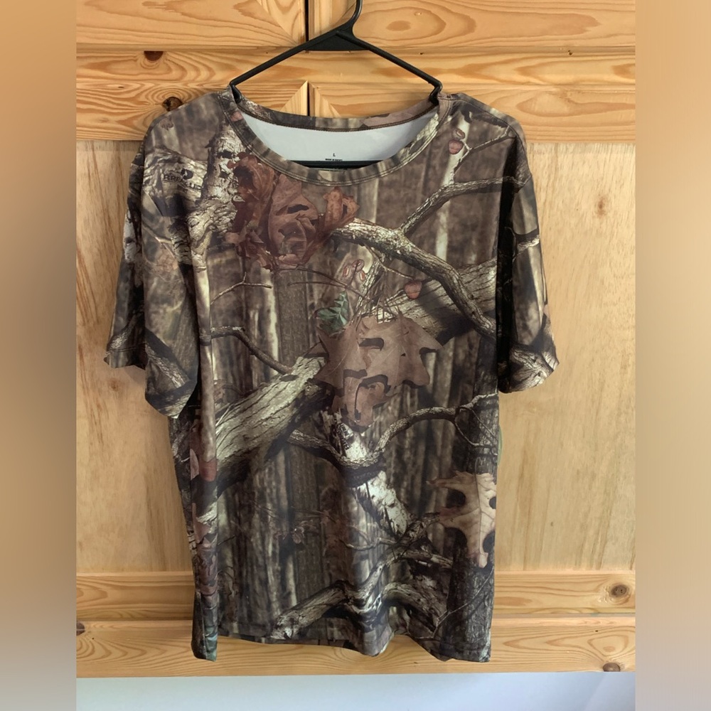 Men’s Mossy Oak NWT camouflage silky tee shirt size L